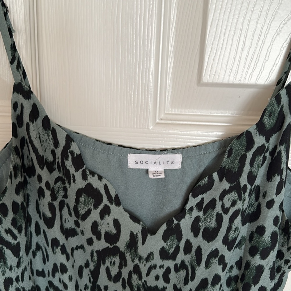 Socialite midi dress green leopard Sz M